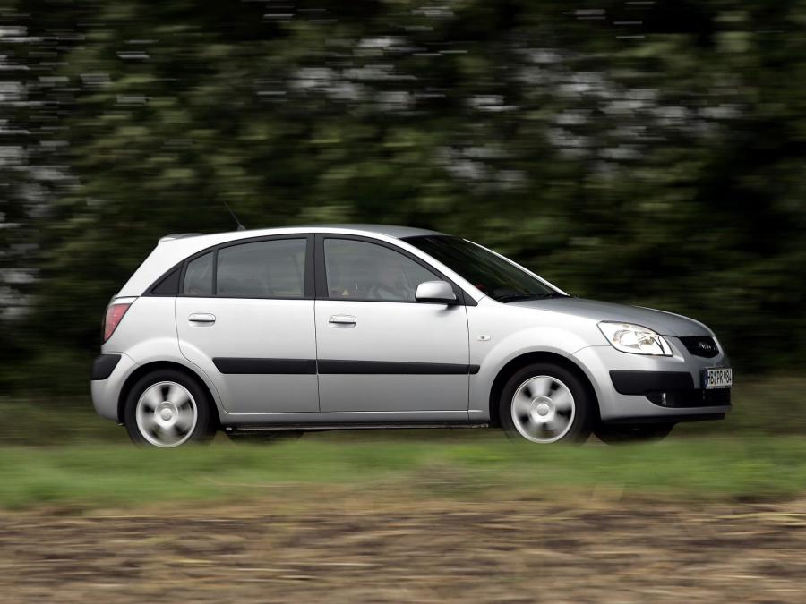  Kia Rio Hatchback 2005 года  (фото 26 из 39)